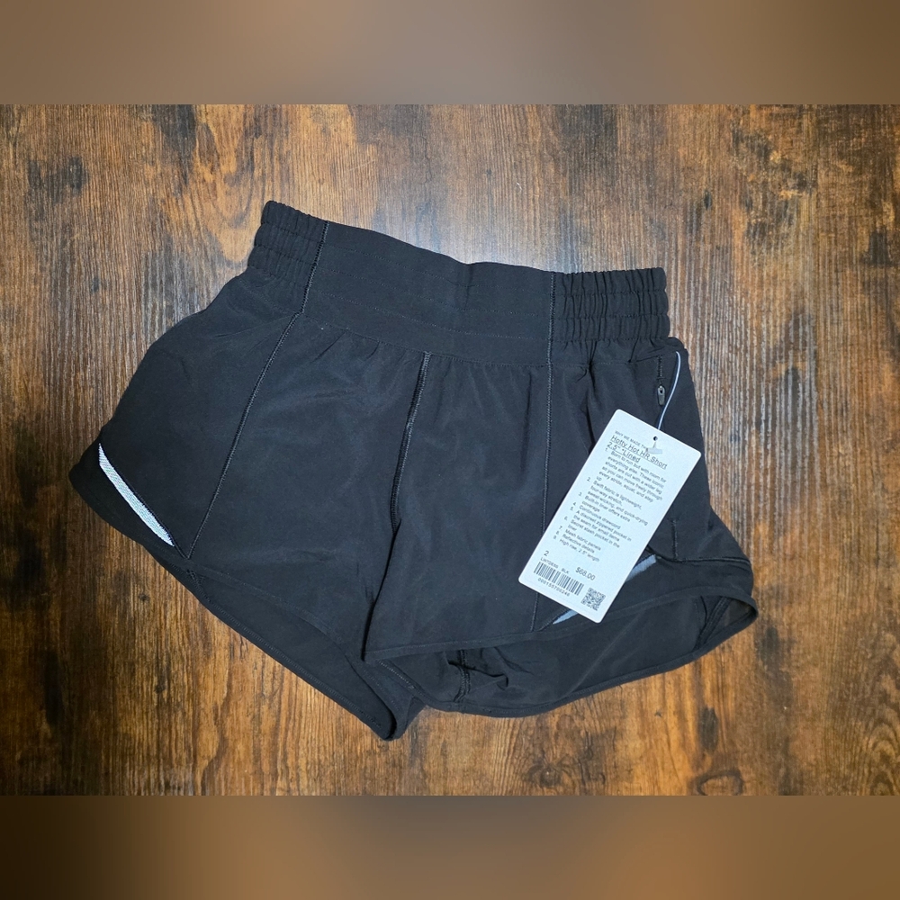 Lululemon Hotty Hot HR Short 2.5" *Lined Size 2 New